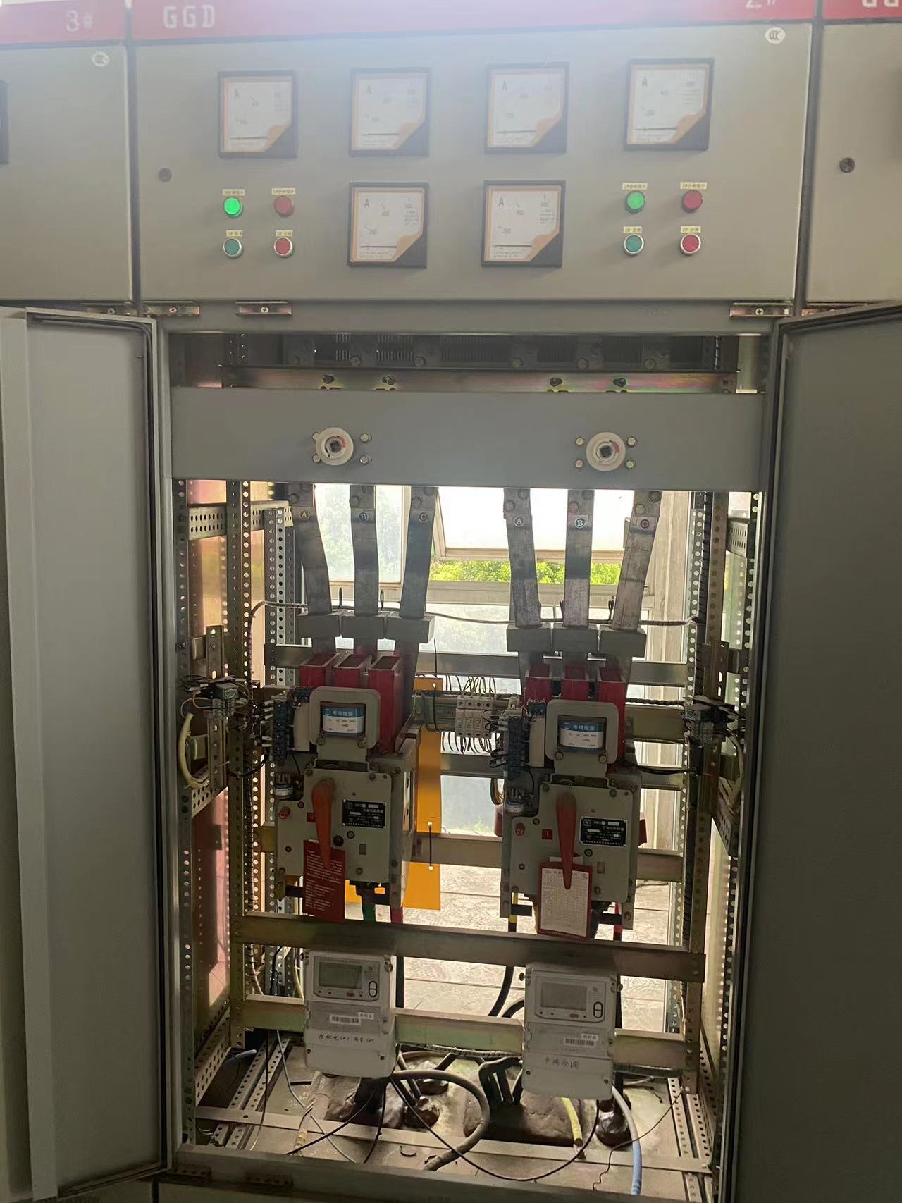 原DW15-630A，用CW3-1000A增容改造。